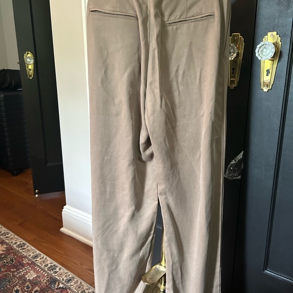 Reformation Mason Pant color - mushroom Size 4 - Picture 4 of 5